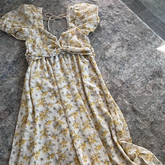 Yellow Floral Dress- ASTR the Label Tie Back Dress- Midi Dress-NWOT - Picture 8 of 15